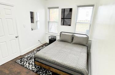 Sleeps 8, Stylish Home, Great Access NYC & EWR - Photo 15