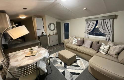 Seaview Caravan 2 Bedroom Sleeps 6 -WiFi -Smart Tv - Foto 9