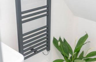 Peaceful Stylish Entire Apartment - Views, Gardens, Firepit, Balcony - Photo 14