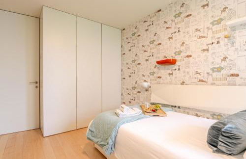 Grand Villa w/ Pool, Garden & Garage by HostWise - Foto 11