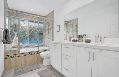 Central Stunning Villa with Heated Pool Cabana - Foto 54