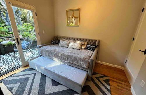 Gorgeous 3-bdrm home, walk to town and beach - Photo 74