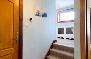 Parkgate Apartment - Near M90, Amazon, Edinburgh - Photo 16