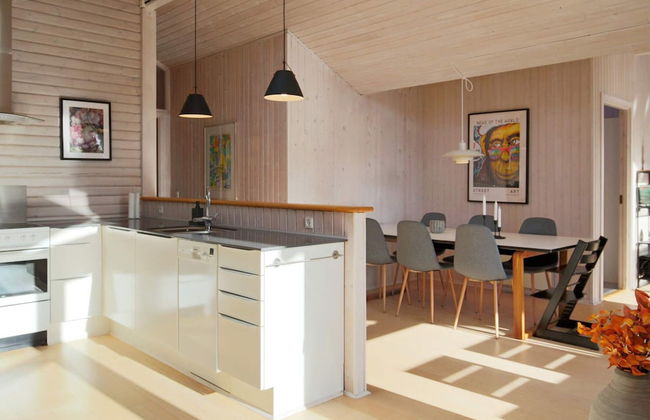 8 Person Holiday Home in Dronningmolle - Foto 4