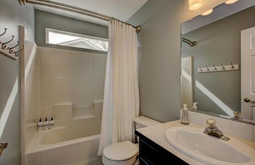 Hello Dolly! 3 beds, 2 bath, 2 TV's, Fireplace, Quiet Neighborhood in Star, ID minutes from walking trails and river views - Foto 22