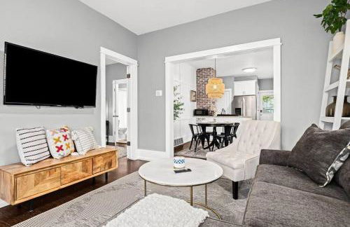 Fresh, Contemporary 2BR Home in Downtown Royal Oak - Photo 18