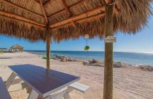 Beachfront Condo on Coco Plum Beach - Foto 31