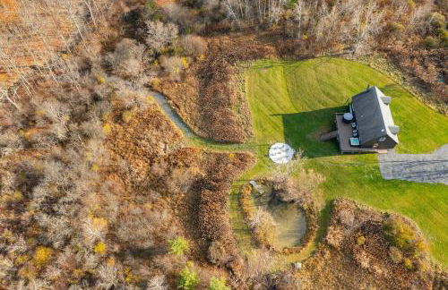 Luxury 4BR in Hudson Valley on a 8 Acre Estate - Hot Tub, Large Firepit, Oversized 38 Ft Deck! - Foto 13