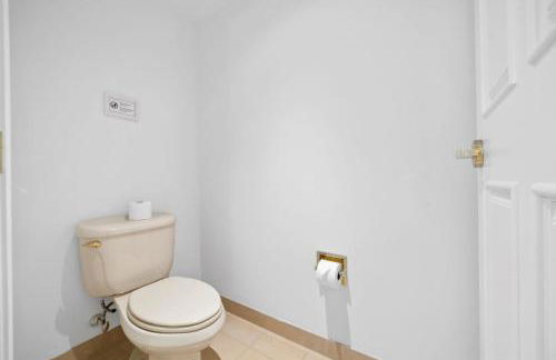 2BR Condo On The Boardwalk with 3 Baths CozySuites - Foto 24