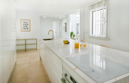 Dream beach-side villa with sea views & close to golf - Photo 8