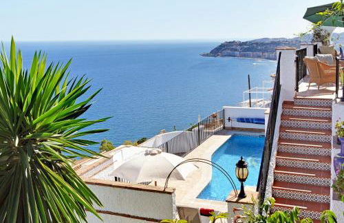 Breathtaking Seaside Villa with Heated Saltwater Pool & Panoramic Terraces - Foto 23