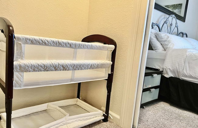 DT Reno - 4BR Home w Patio BBQ Grill Games Room - Foto 13