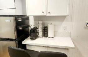 Tiny House Living with In Unit Laundry Steps from Kaiser - Foto 20