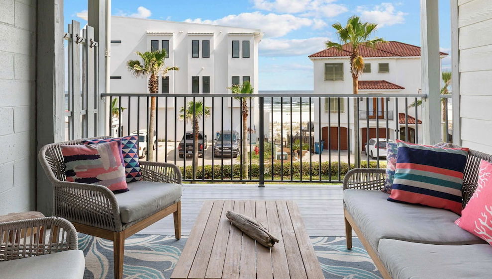 Cozy Coastal Getaway with Pool Access & Short 5-min Walk to Beach - Foto 1, Imagen principal