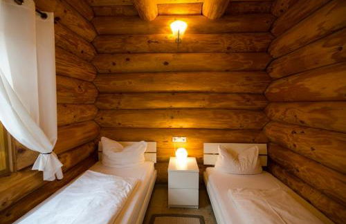 Luxus-Ferienhaus Blockhaus Chalet Nr 2 Toplage am Feldberg mit Sauna, Outdoor-Hottub, Kamin auf 1300m üM - Foto 25