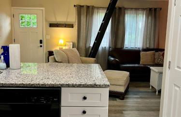 London Towne Bungalow Wloft - Walk To The Beach! - Foto 39