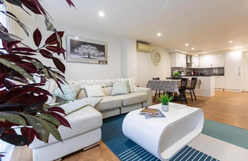 Zone 1 Modern 2 Bed 2 Bath Apt with outdoor space Hyde park - Foto 1