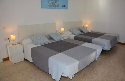 Villa Med A 2 kilometros andando de la playa, del puerto de Aguadoç y a 4 del centro de Sitges Muy Soleada todo el dia Capacidad superior a 16 personas NO REQUIERE COCHE - Foto 31