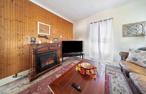 Cottage in the Falls, 2 b, 2 bath, fireplace - Photo 15