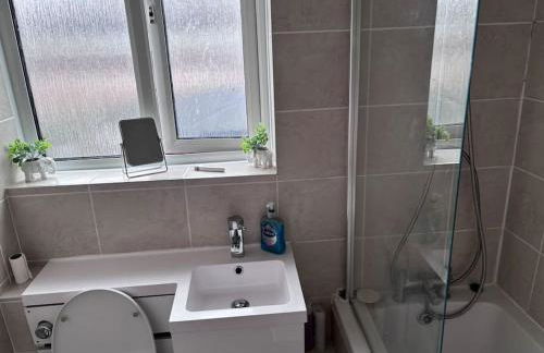 Spacious 2-bed Apartment in Hornchurch - Foto 15