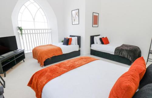 Seraphim House - Photo 22