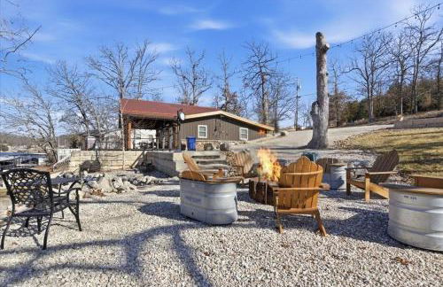 Lakefront w/ Private Dock, 2 Slips, Swim Mat, Firepit, & Covered Patio 44mm - Foto 46