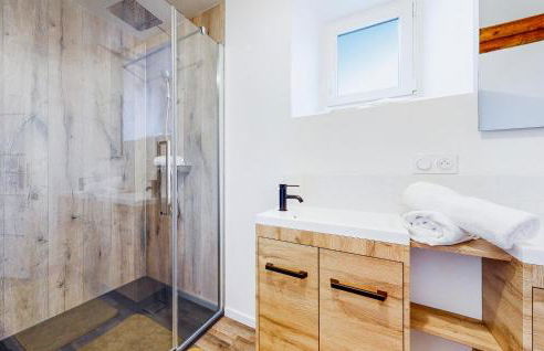 Amazing Home In Neuilly Le Vendin - Photo 20