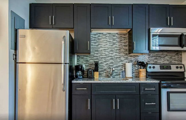 Centrally Located Studio Near Downtown - Photo 4