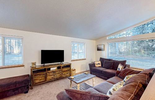 Hike, Golf & Fish: Outdoorsy Retereat Near Tacoma - Photo 1