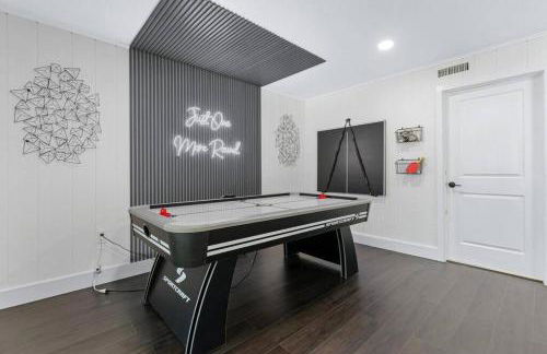 Luxury pool home near the beach! - Foto 39