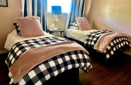 I40 Large Tuscany 4 bed 20min PDC - Photo 1