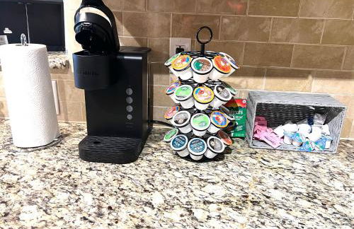 Spacious 2 Bed, 2 Bath Uptown Gem in the Heart of the City-Parking-Wi-Fi-Balcony-Walk to BOA Stadium - Foto 22