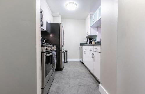 Finest Luxury 1 Bedroom Apartment - Photo 18