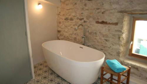 Character filled house overlooking the River Cesse - Foto 5