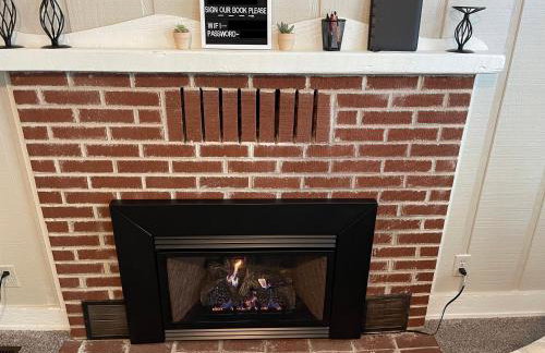 Downtown 2 Bedroom Cottage, Sleeps 6, Walking Distance to Honeywell, Downtown Restaurants, Shopping - Foto 7