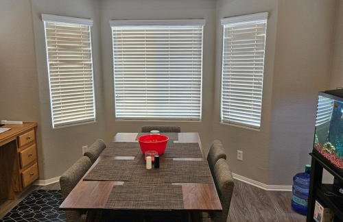 This cute 3 bedroom 2 and half bath is cozy - Photo 42