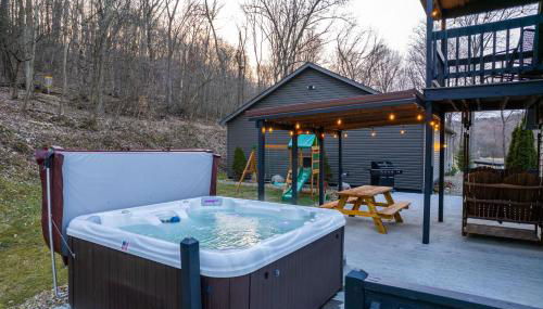 Shady Point Retreat with Hot Tub and Pickleball! - Foto 2