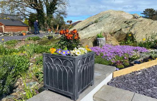 Converted chapel - Sant Pedr Newydd with sea views from garden - Photo 22