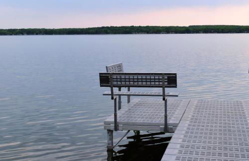 Lake Access and Easy Living at West Battle Lake - Foto 33