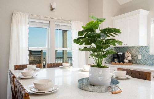 Beachfront 4BR - Tiki Bar, Yard Games, Pet-Friendly - Foto 71