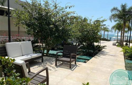 Apê estilo Resort c/ pé na areia e vista mar, próximo ao Beto Carrero - Foto 54