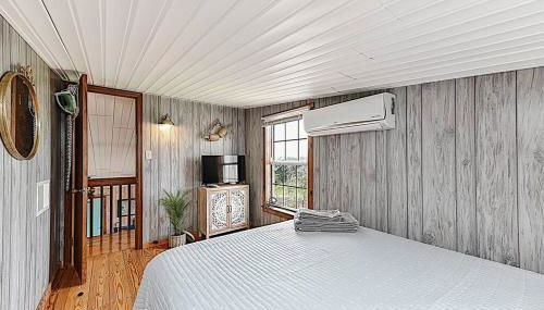 Shipwrecked Shack Waterfront House Boat on Land - Foto 2