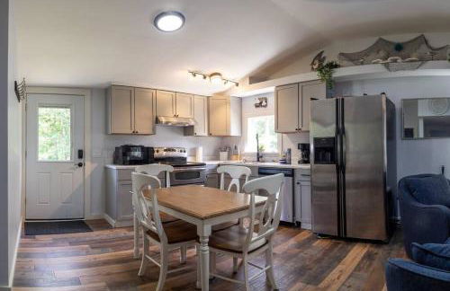 3 Bedroom Pool PlayArea CampFire Cozy Apt - Foto 40