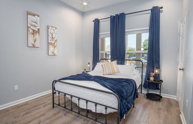 Inviting 4BR 2BA Near Downtown Riverwalk - Foto 12