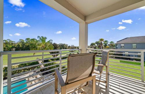 Epic Playhouse Getaway - Castle & Superhero Bunks Theater Private Pool No Rear Neighbors - Foto 7