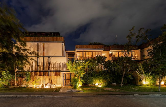 Two Bedroom Luxury Apartment by TuLuna - Photo 35