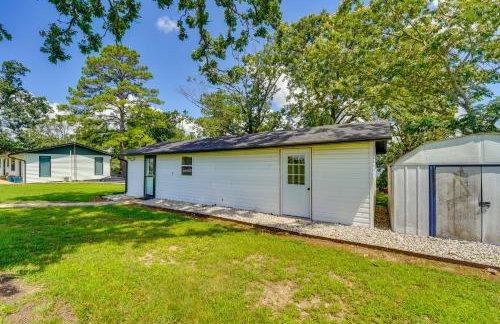 Yard with Lake View Home Near Table Rock Lake! - Foto 21