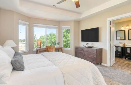 Canal Trail Base Camp by AvantStay Hot Tub Deck Walk to Pickleball 10 Min to Bend Family Friendly - Foto 42