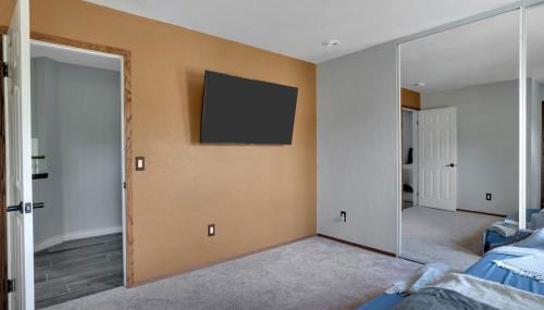 Serene hillside oasis with pool - 20 min to beach - Foto 5