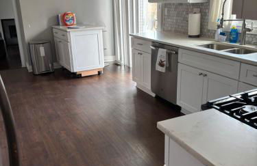 Arlington Heights 5bd 3bth sleeps 14 with driveway parking - Foto 8